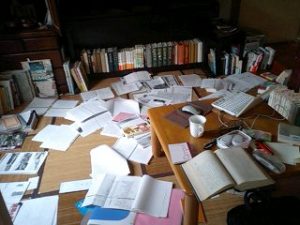 資料の中に木の目が埋もれてる 資料の中に木の目が埋もれてる